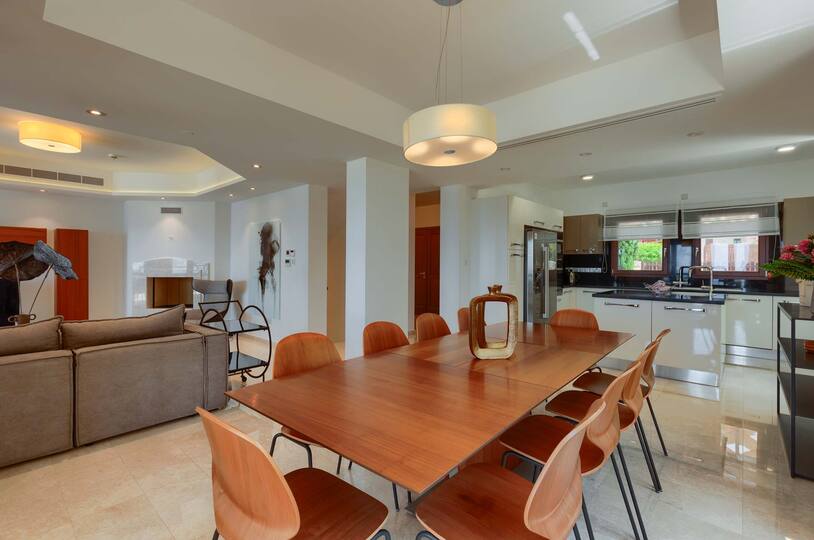 A Paradise of Luxury and Endless Sea Views