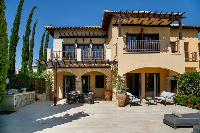 Luxury Villa Retreat with Unmatched Elegance and Serenity