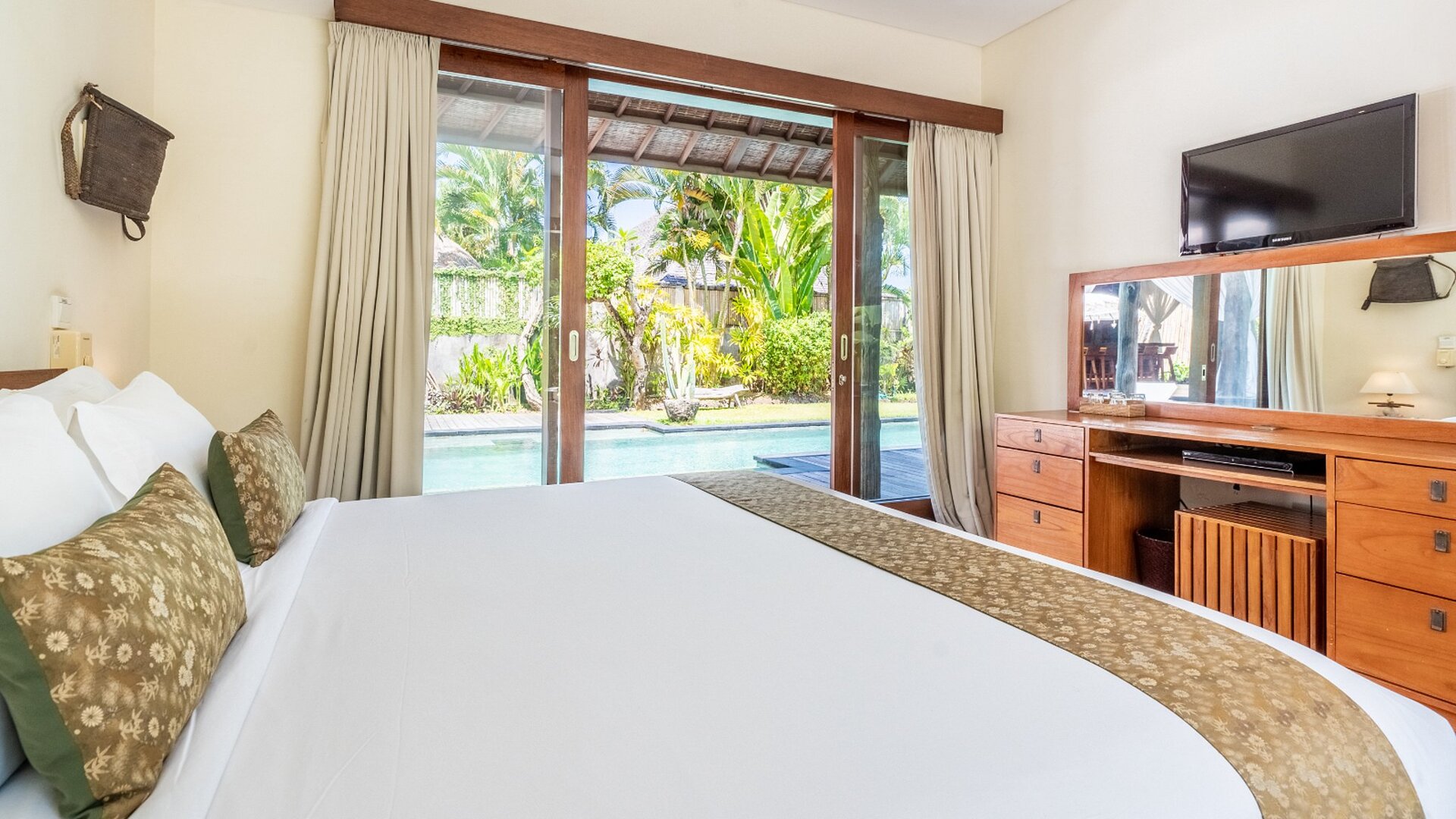 Rent Your Own 5 Star Private Villa in Seminyak at the Best Price, Bali Villa 2246