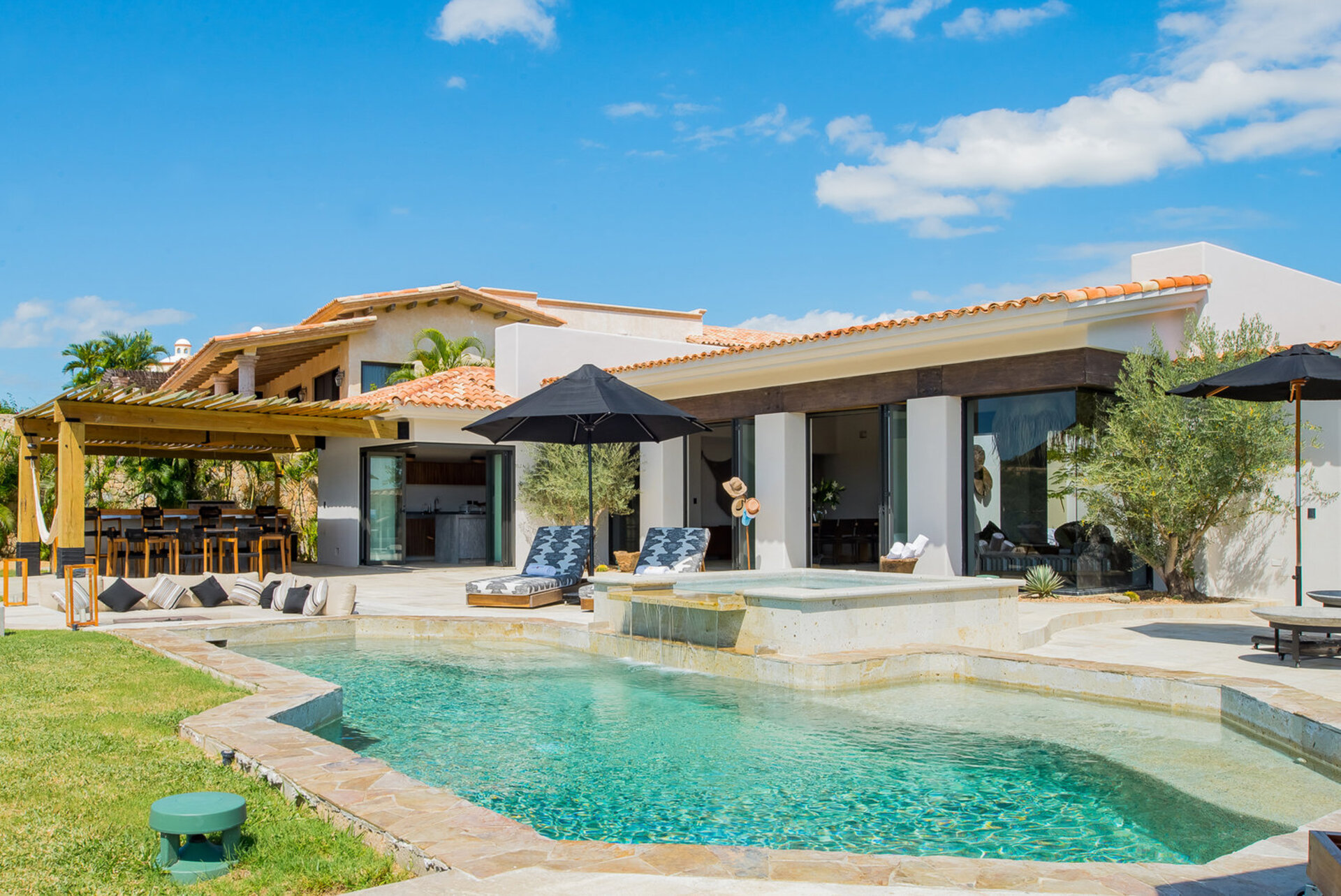 Escape to Paradise at Cabo San Lucas Villa 1049: Your Luxurious Retreat