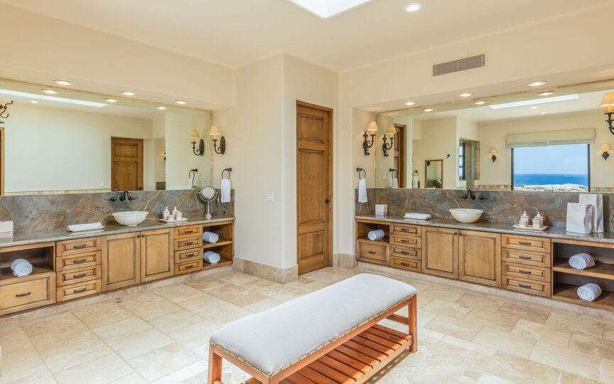 A Luxurious Escape in the Heart of Diamante, Cabo San Lucas Villa 1051
