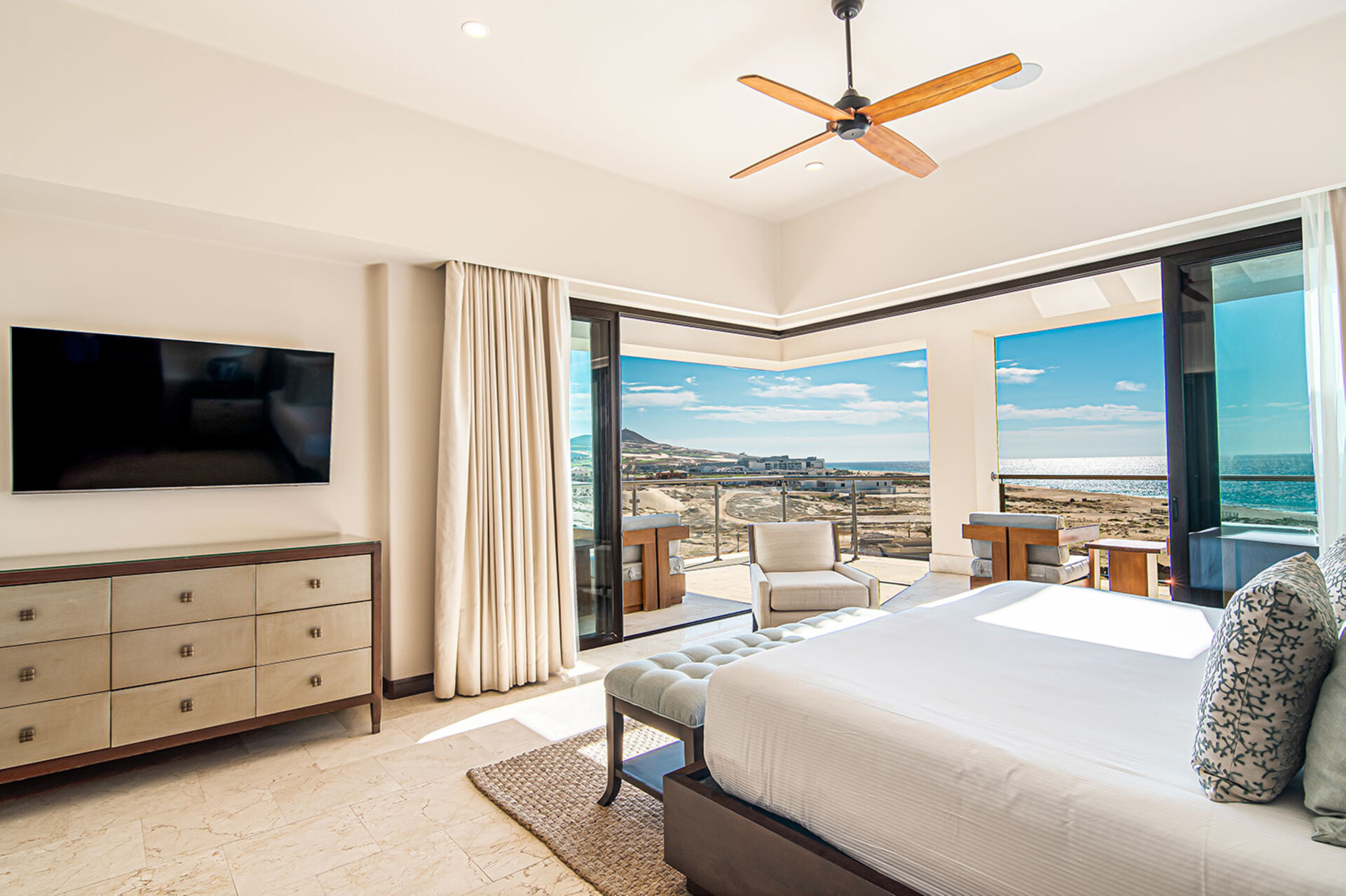Luxurious Oasis with Breathtaking Pacific Views at Cabo San Lucas 1052