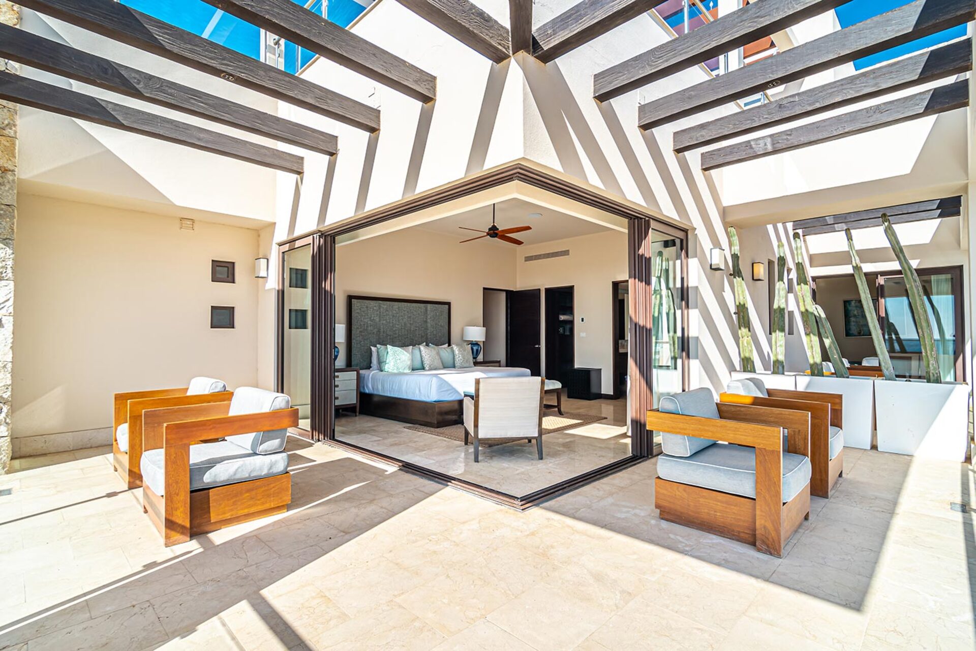 Luxurious Oasis with Breathtaking Pacific Views at Cabo San Lucas 1052