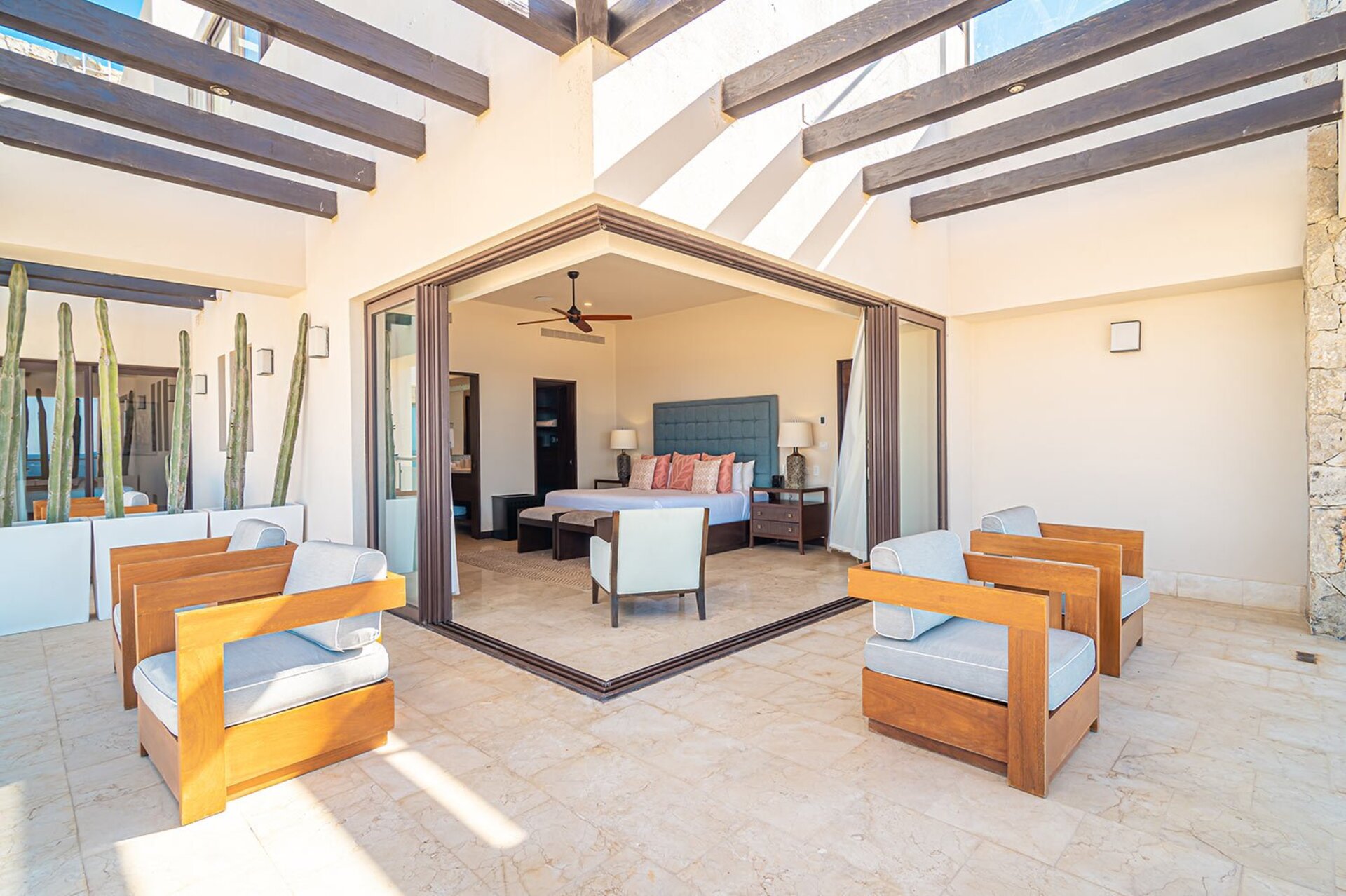 Luxurious Oasis with Breathtaking Pacific Views at Cabo San Lucas 1052