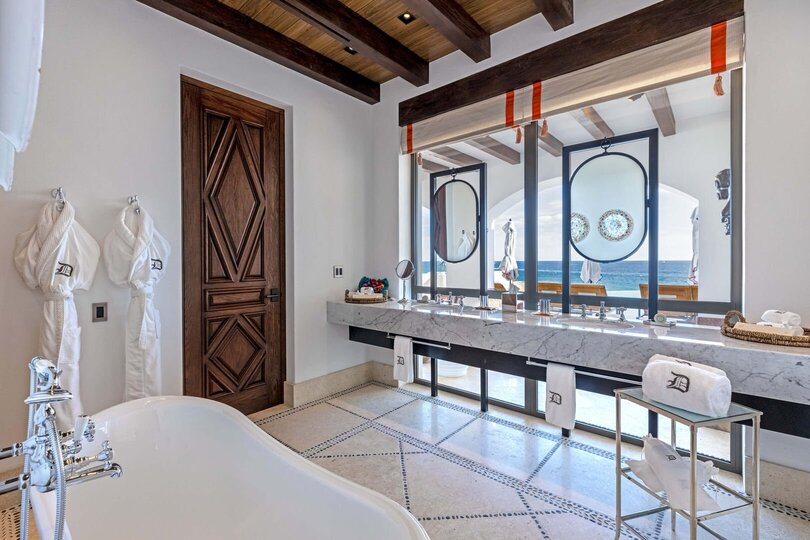 Experience Unmatched Luxury at Cabo San Lucas Villa 1055