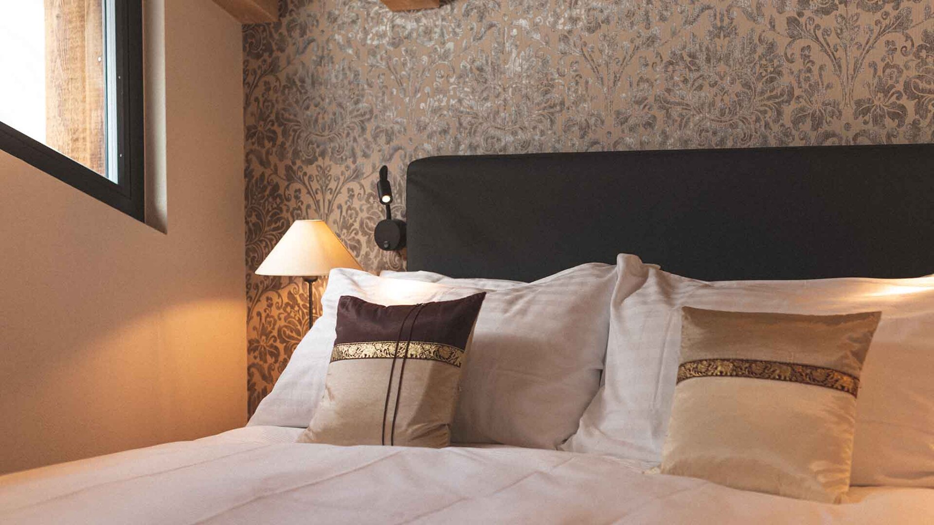 Experience Luxury with Mountain View, Valais Chalet 1395