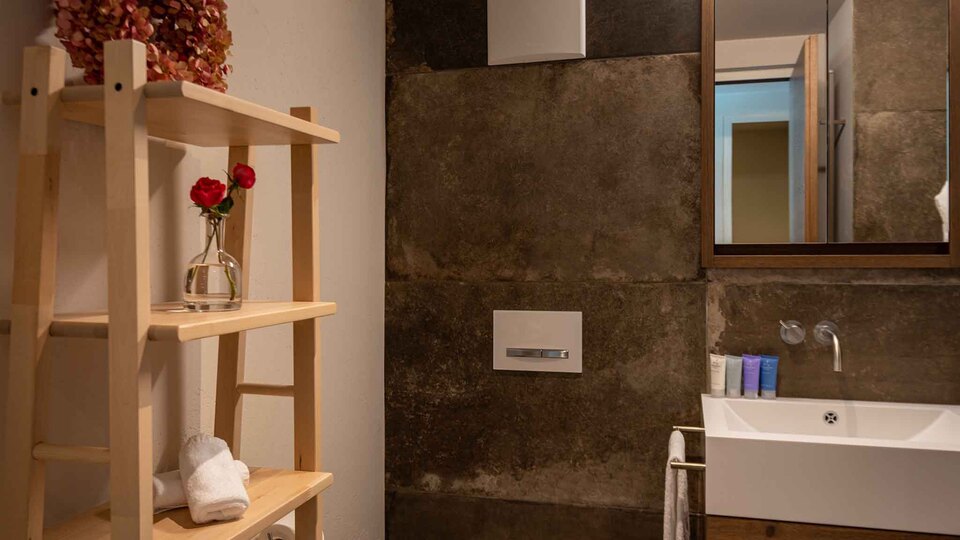 Experience Luxury with Mountain View, Valais Chalet 1395