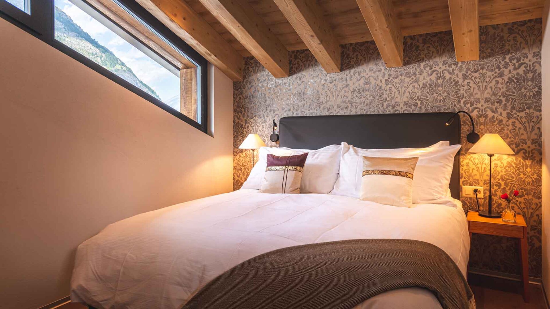 Experience Luxury with Mountain View, Valais Chalet 1395