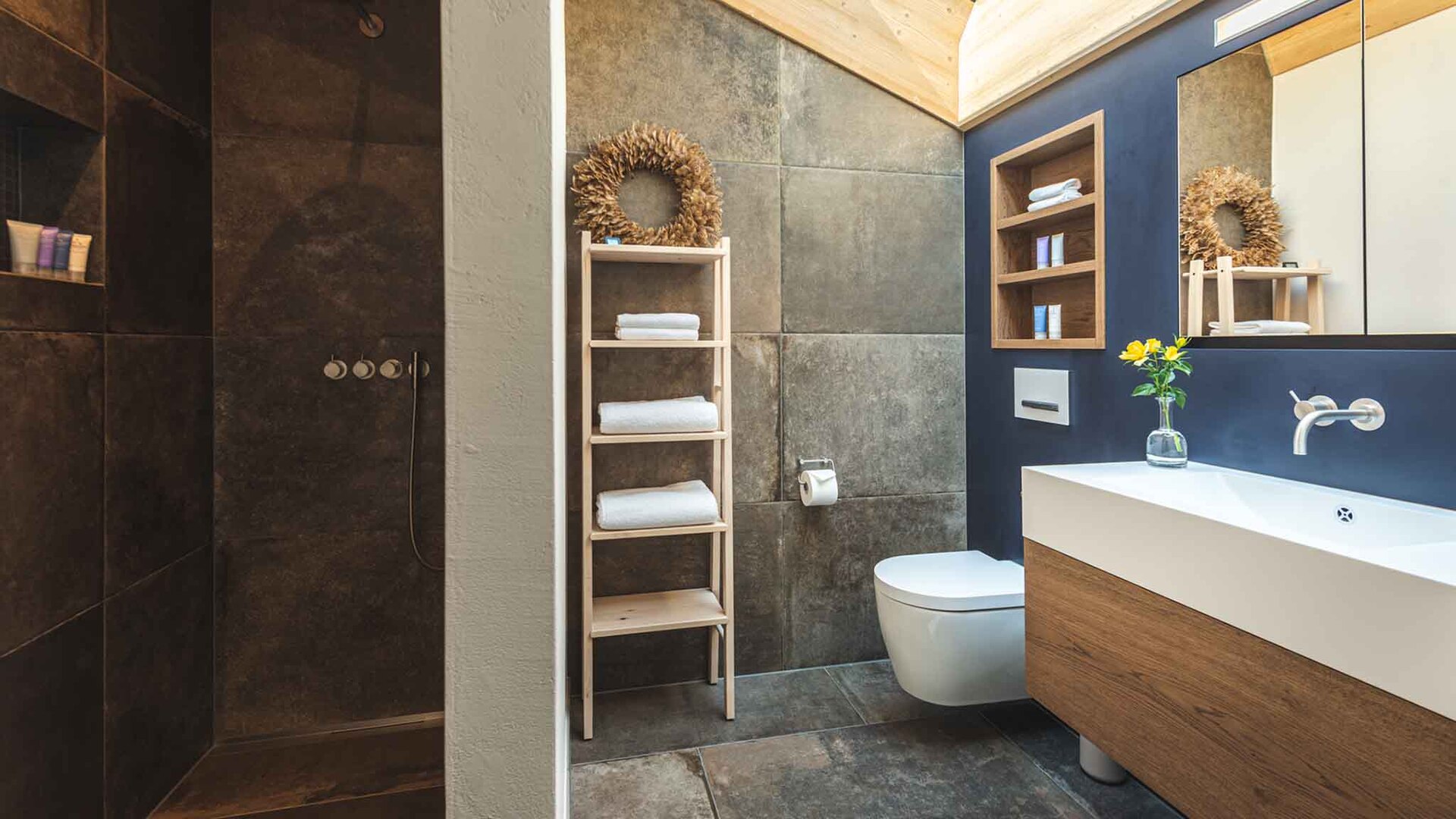 Experience Luxury with Mountain View, Valais Chalet 1395