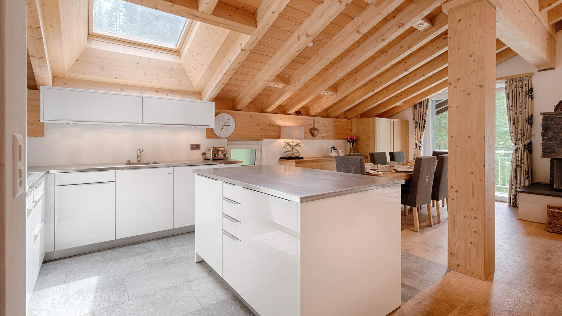 Ski-In/Ski-Out Luxury with Stunning Views, Valais Apartment 1396