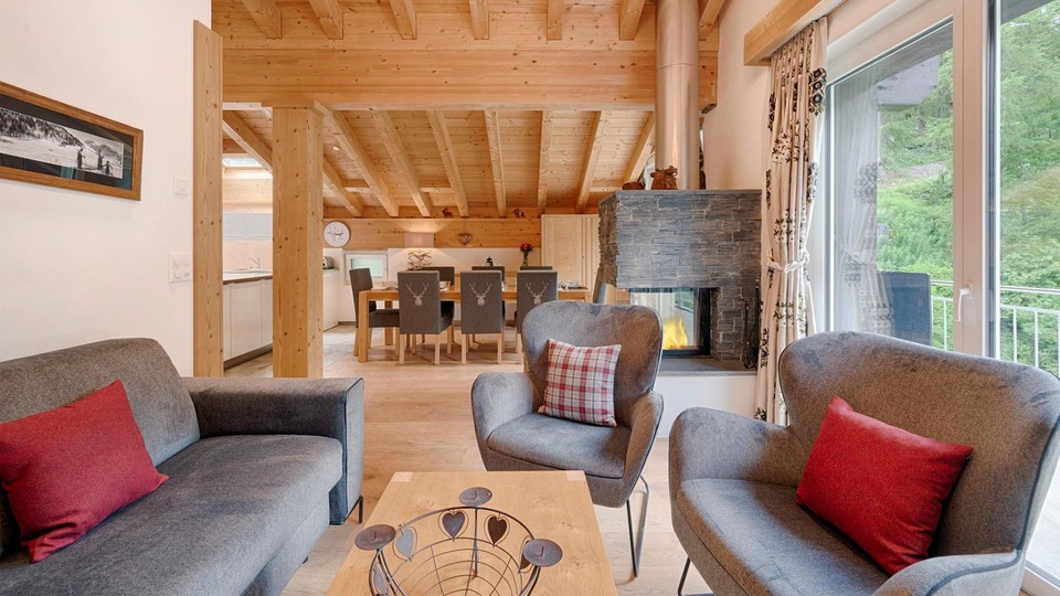 Ski-In/Ski-Out Luxury with Stunning Views, Valais Apartment 1396