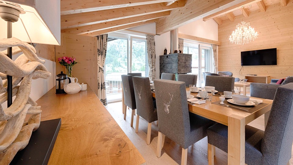 Ski-In/Ski-Out Luxury with Stunning Views, Valais Apartment 1396