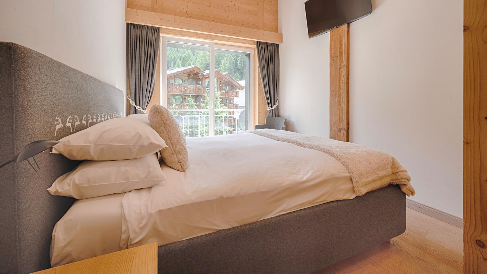 Experience Ultimate Alpine Luxury with Seamless Ski Access and Breathtaking Views