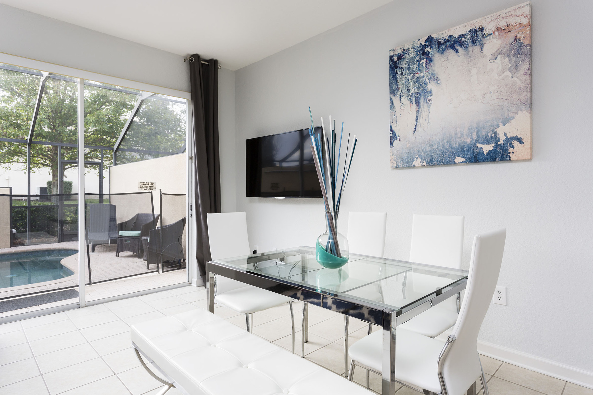 Enjoy meals as a family with seating for 6