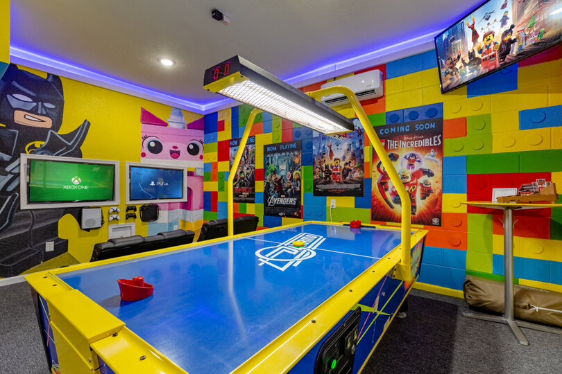 So many details to be found in this fun game room