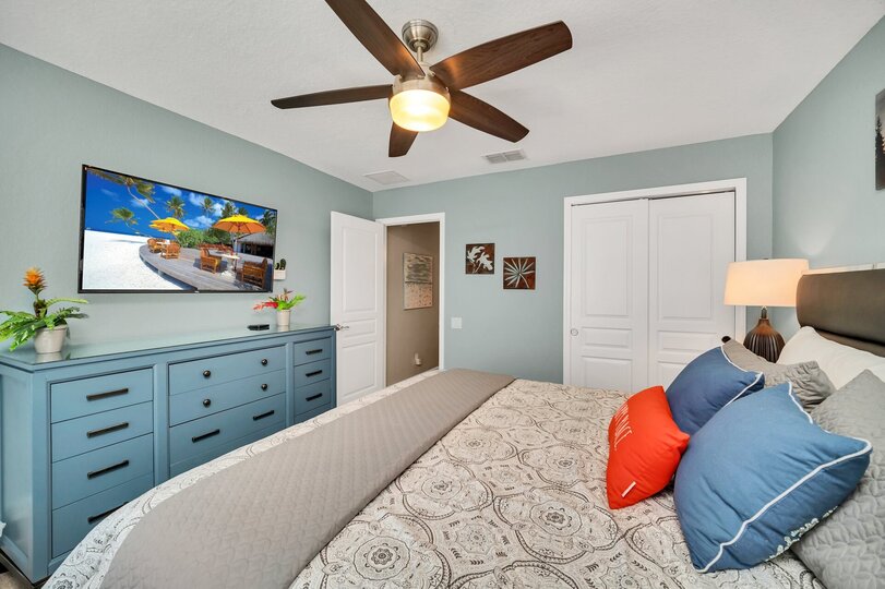 Featuring a 50-inch SMART TV and plenty of space to rest
