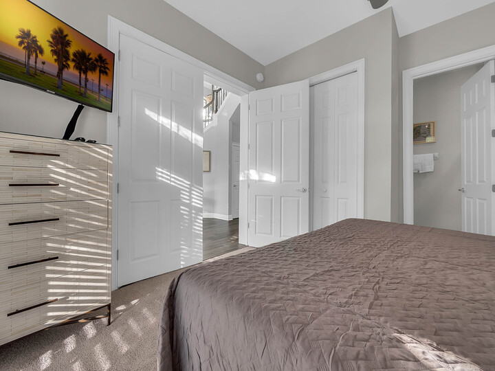 SMART TV and closet available