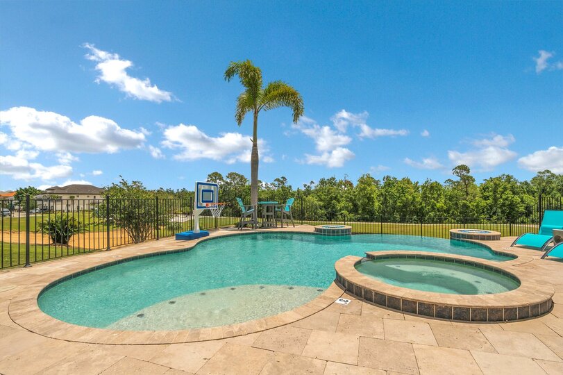 Splash around in this gorgeous infinity pool