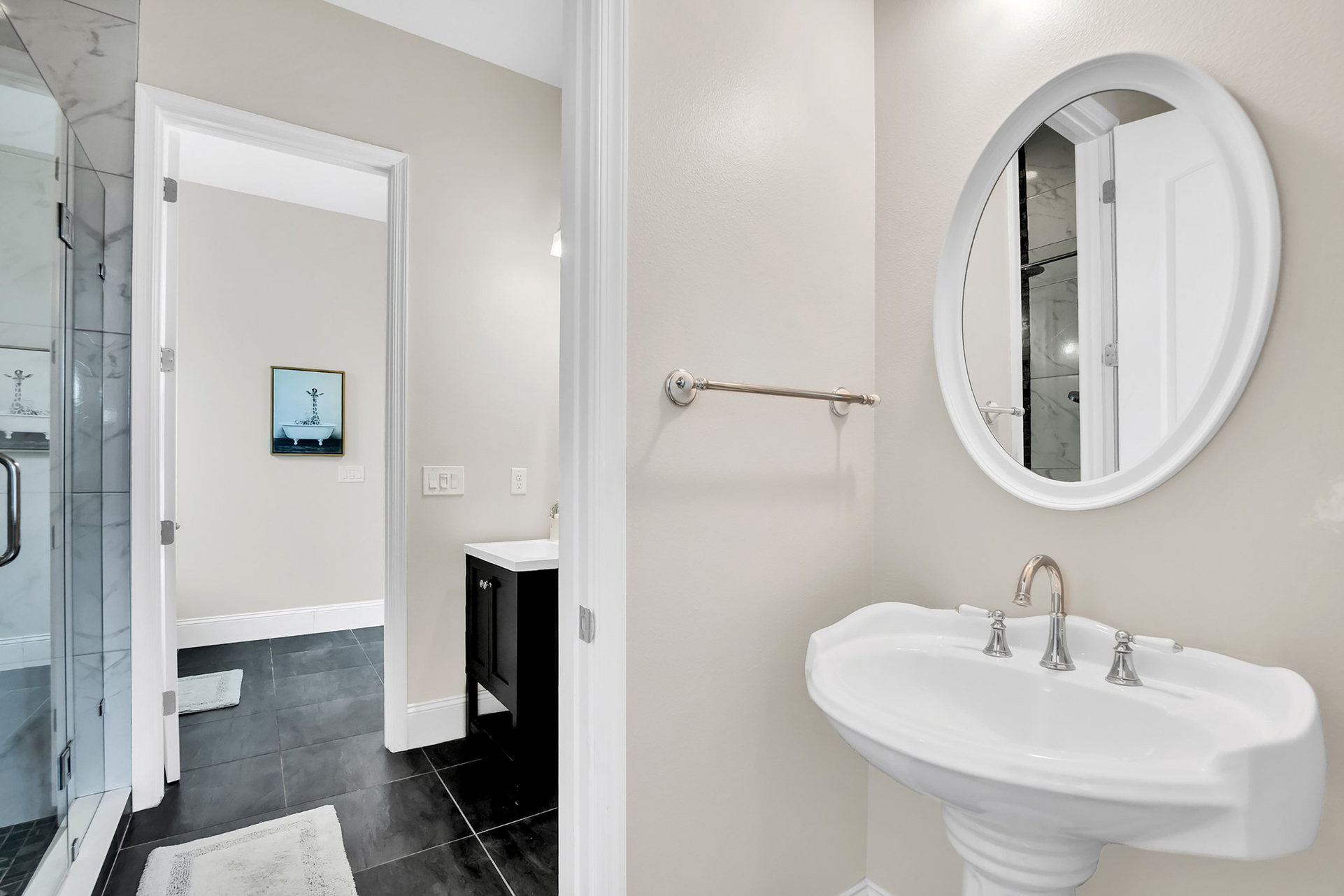 The bathroom located on the 2nd floor