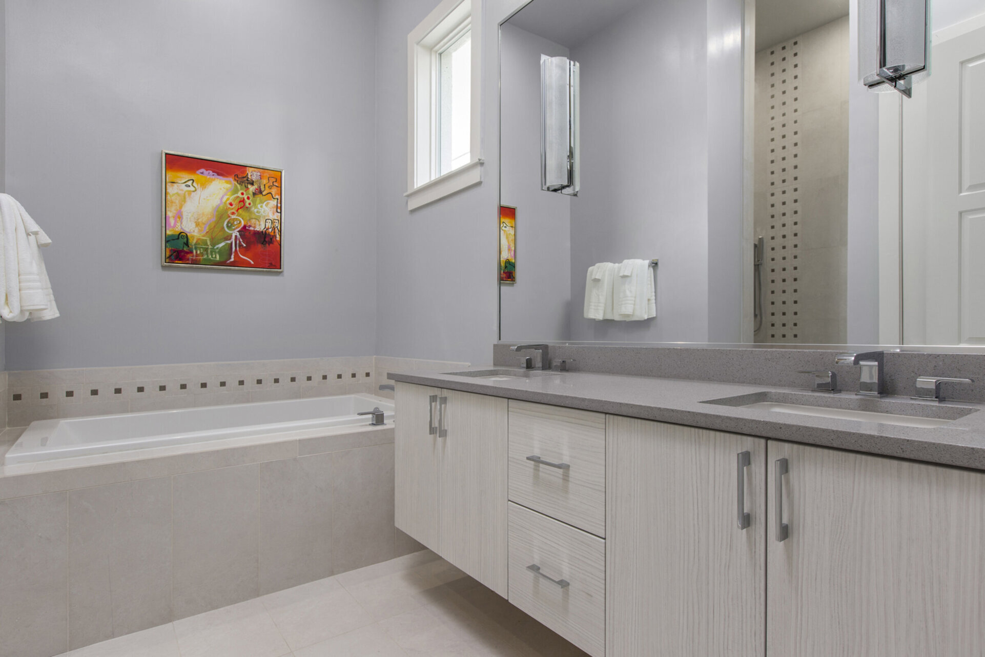 Ensuite bathroom to master suite 5