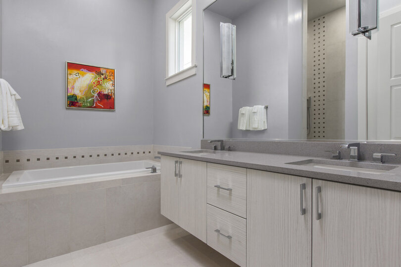 Ensuite bathroom to master suite 5