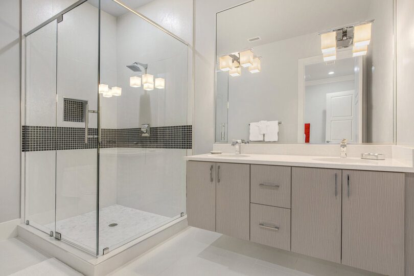 Ensuite bathroom to suite 10