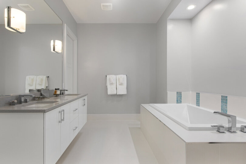 Ensuite bathroom to grand master suite 3