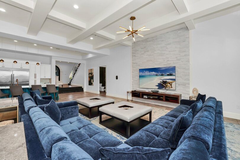 Serenity Awaits - Luxe 7 Bedroom Villa,6525