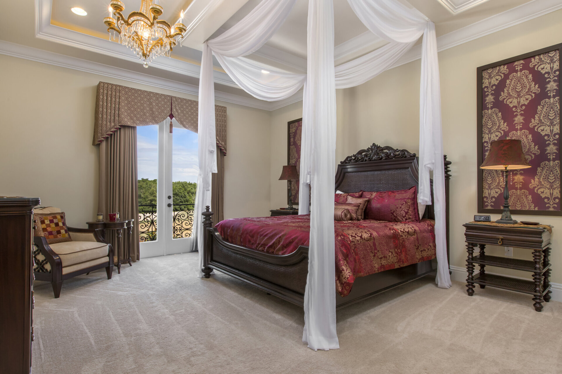 Your trip around the world continues onto the Mumbai Suite with a luxurious king bed on the second floor