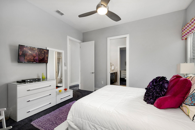 Bedroom 4 has a 32-inch TV and Jack-n-Jill bathroom