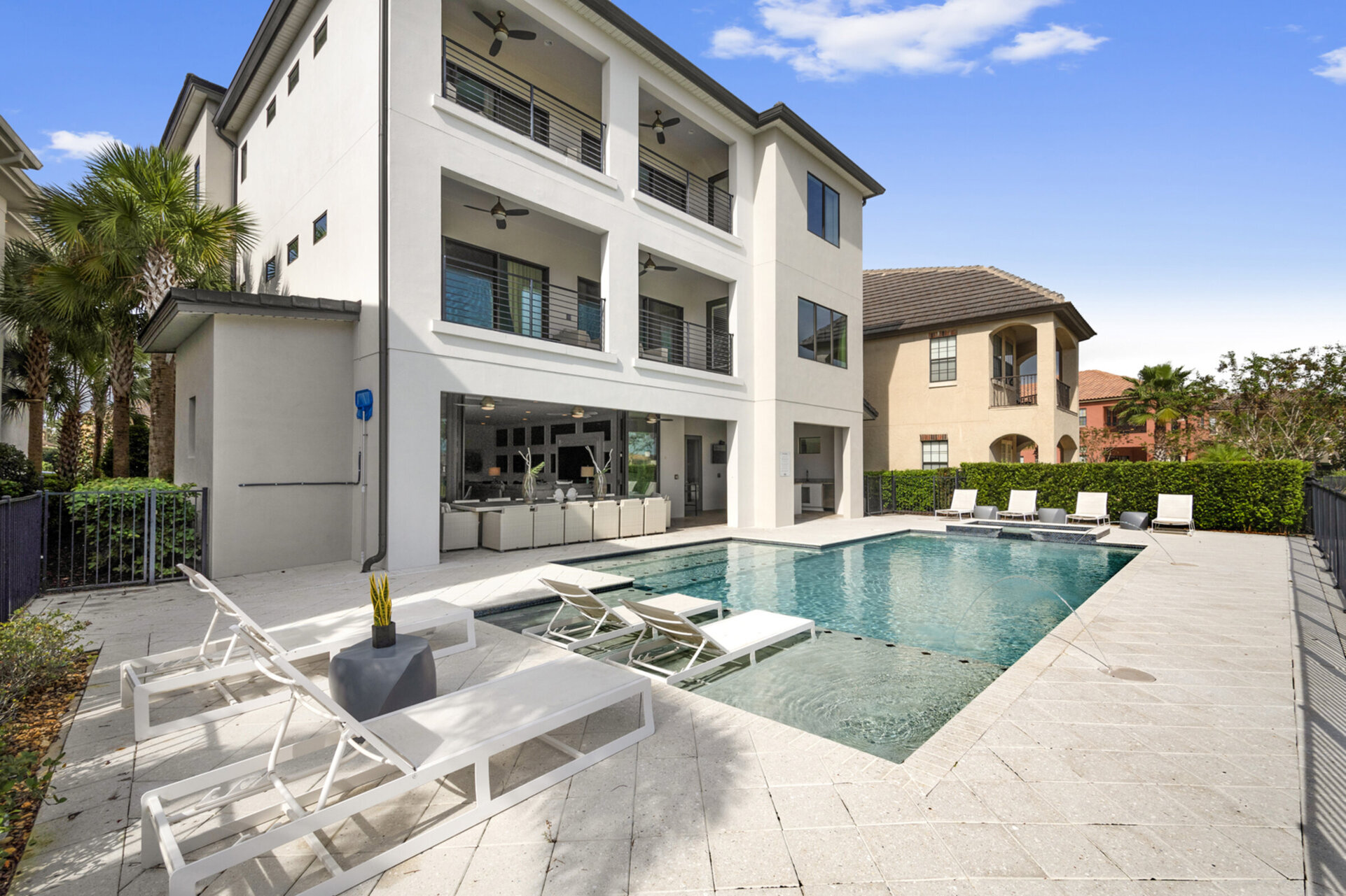 Soak up the famous Florida sunshine on these comfortable sun loungers