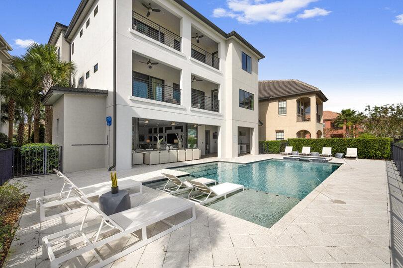 Soak up the famous Florida sunshine on these comfortable sun loungers