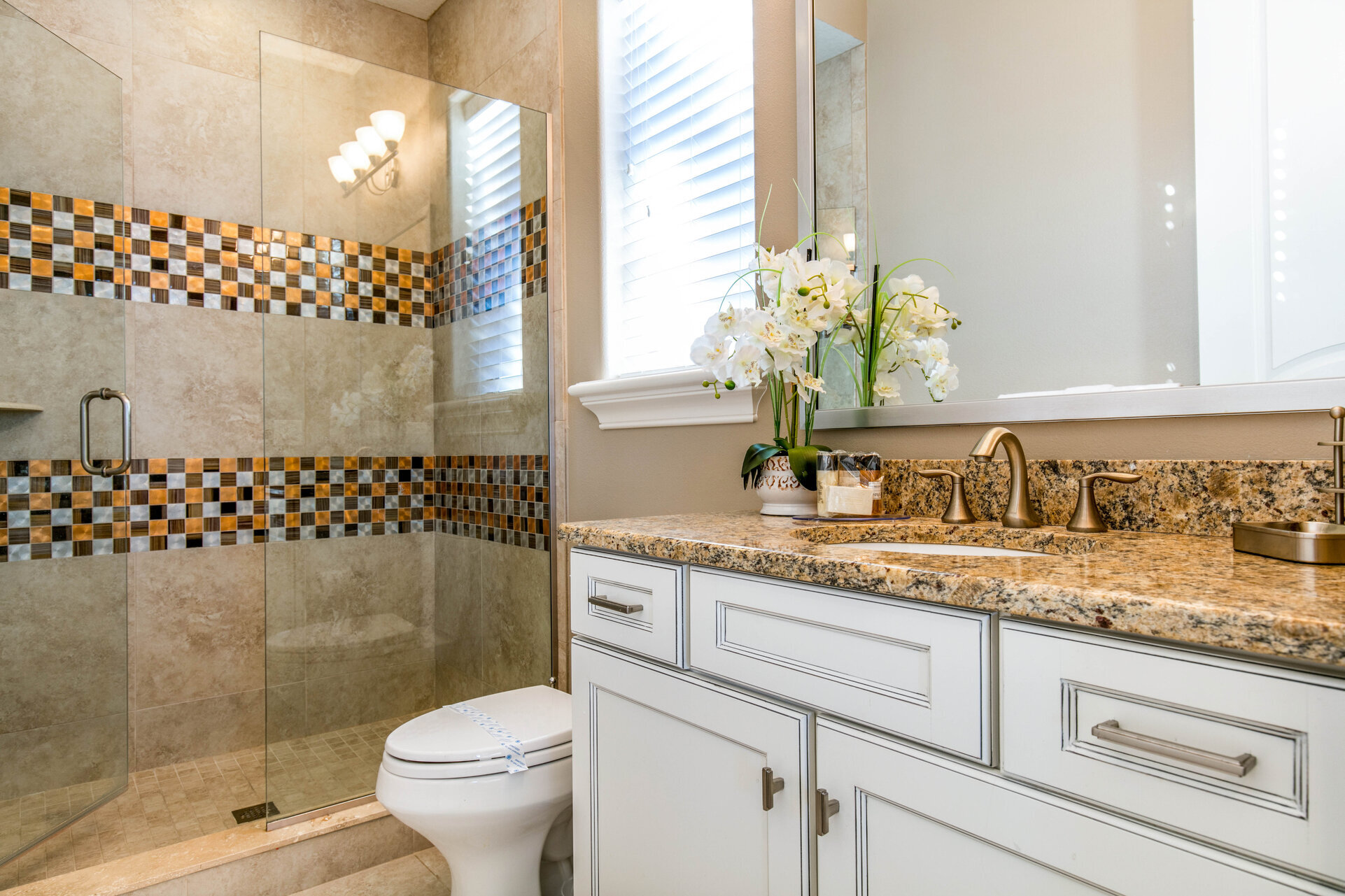 En-suite bathroom with a walk-in shower