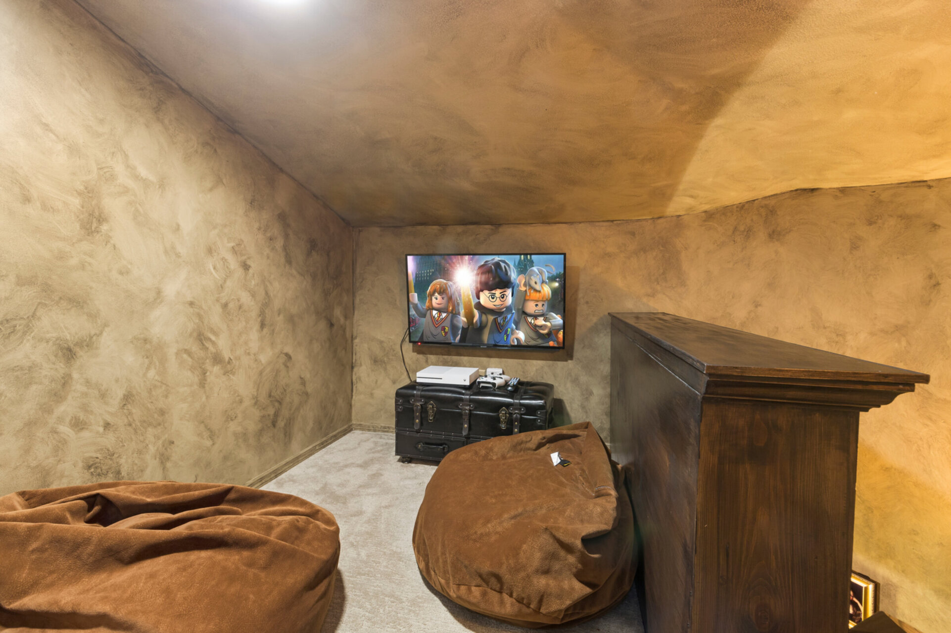 The Secret Loft provides a 50-inch SMART TV with Xbox One