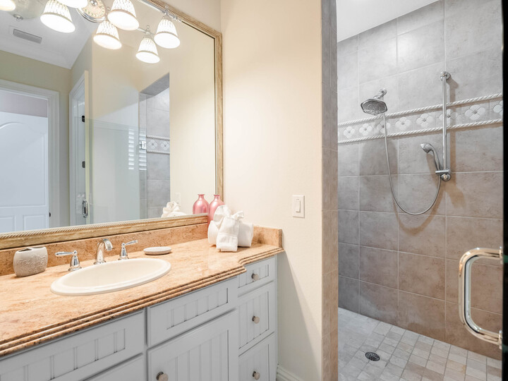 Modern 6 Bedroom Gem in Orlando,6543