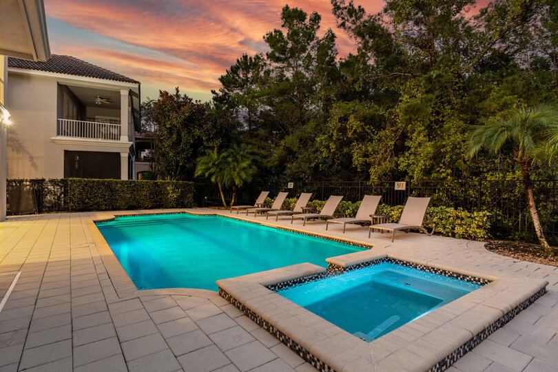 A spillover spa to relax and enjoy watching the Florida sunset