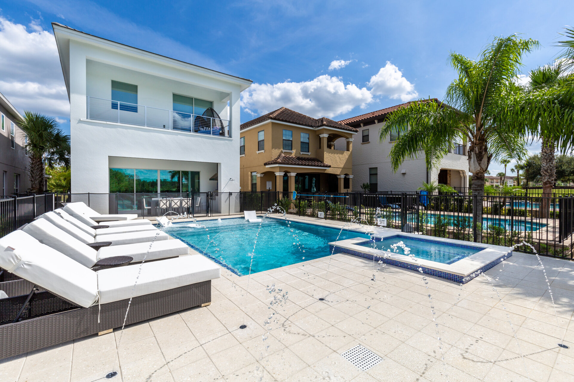 Kids will love the fun splash pad feature