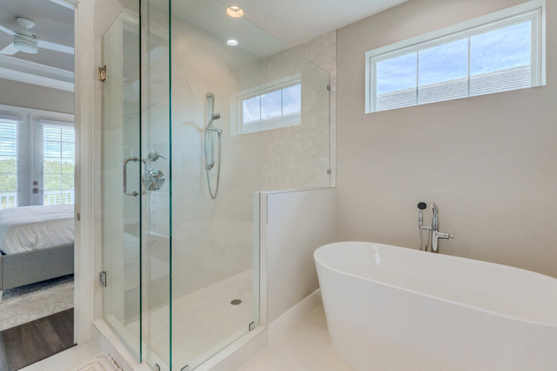 Large walk-in shower and garden tub