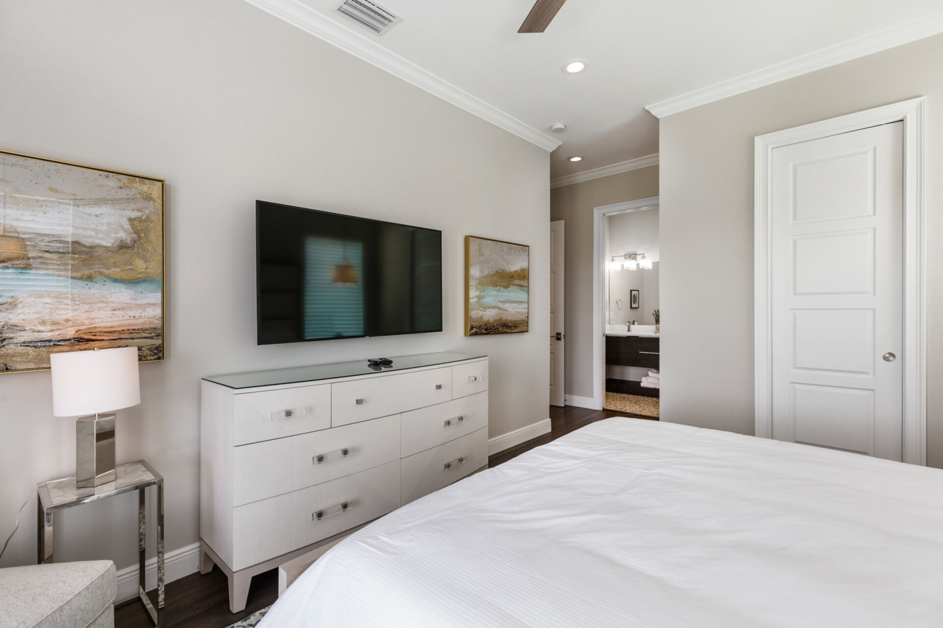 Plenty of dresser space for you to unpack in