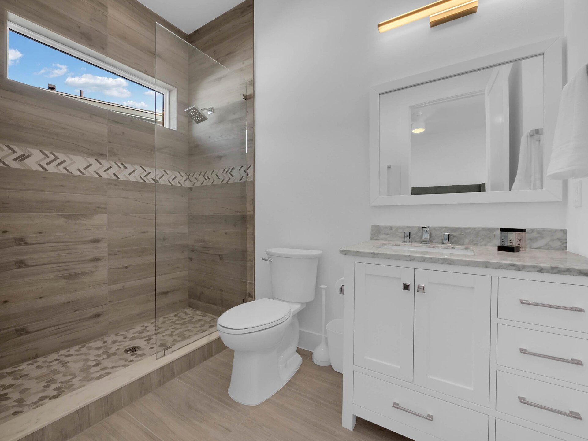 Ensuite bathroom with a walk-in shower