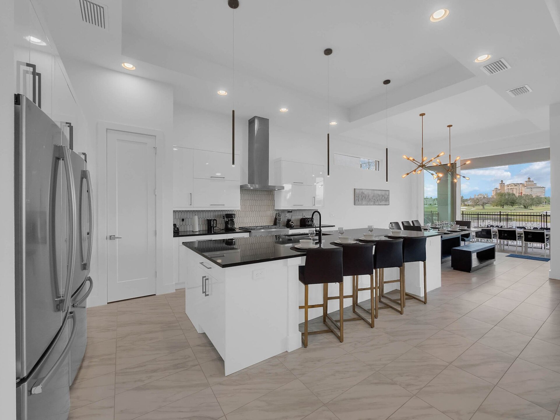 The fully equipped kitchen has everything you need to prepare a delicious meal