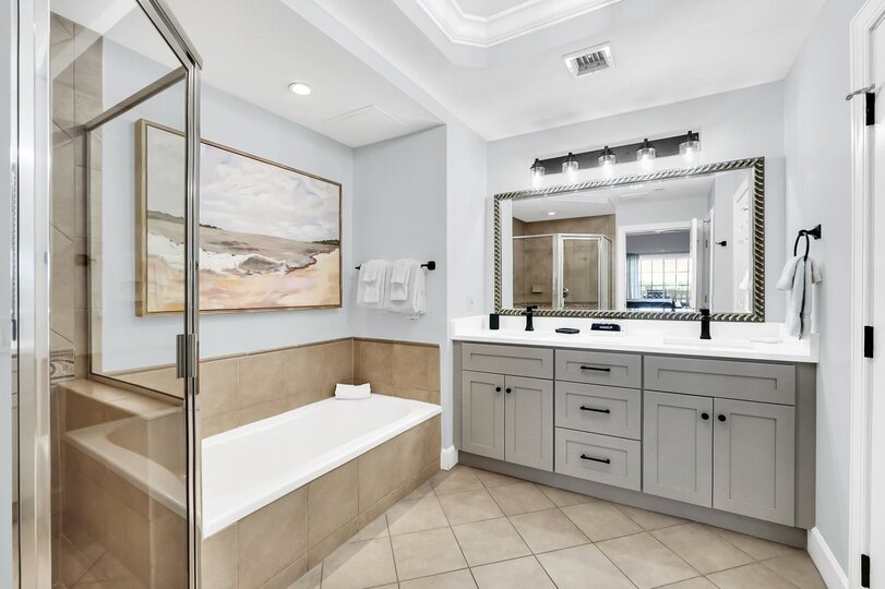 Beautifully Renovated 3 Bedroom Condo,6567