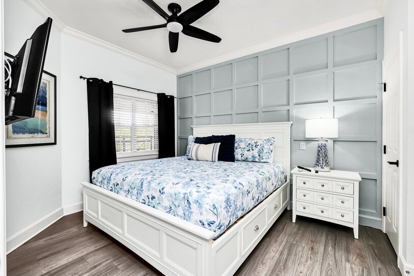 Beautifully Renovated 3 Bedroom Condo,6567