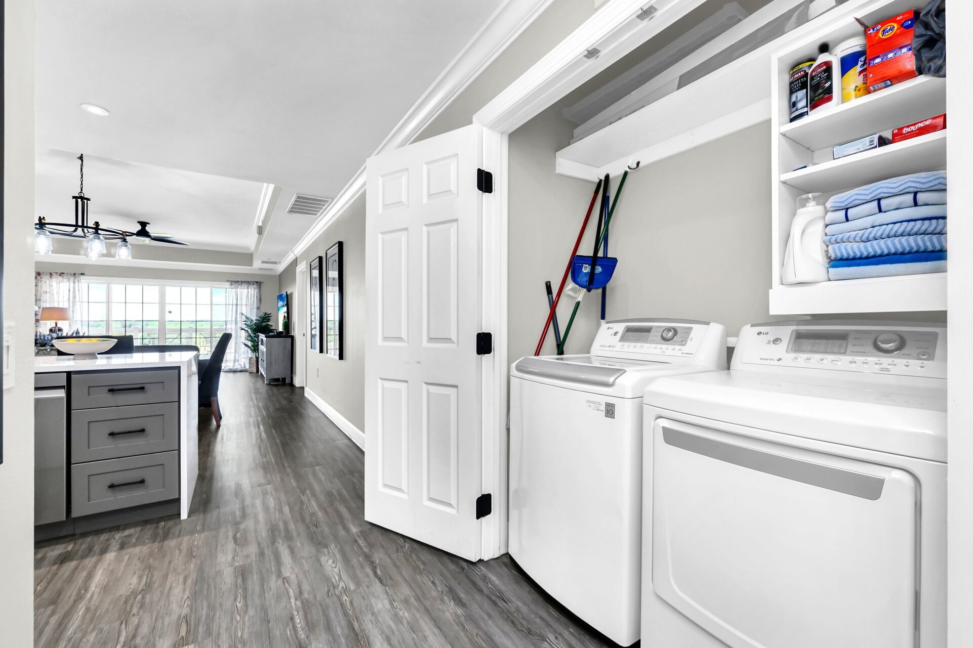 Beautifully Renovated 3 Bedroom Condo,6567