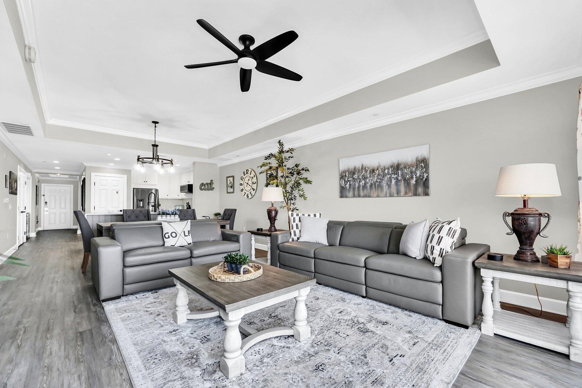 Beautifully Renovated 3 Bedroom Condo,6567