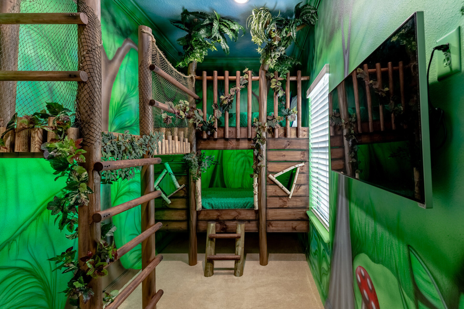 Get a great night's sleep in the treehouse bedroom