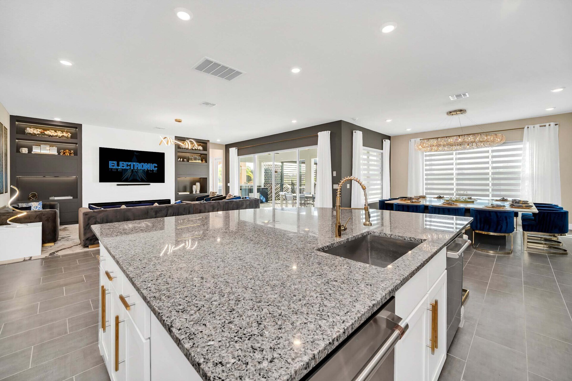 Orlando Oasis: 8 Bedroom Villa,6576