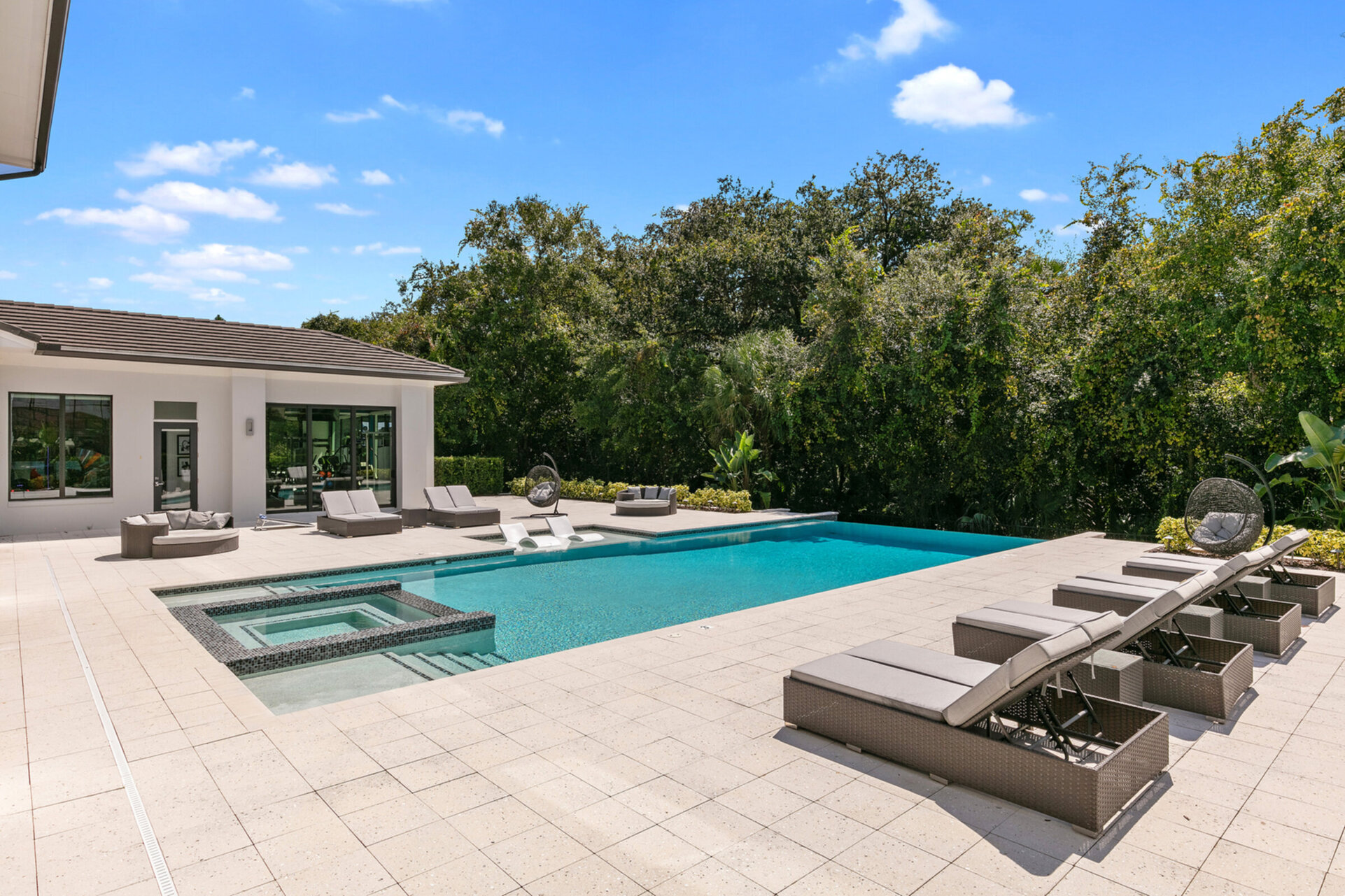 5 Star Villa Obsidian – A Bold and Timeless Sanctuary