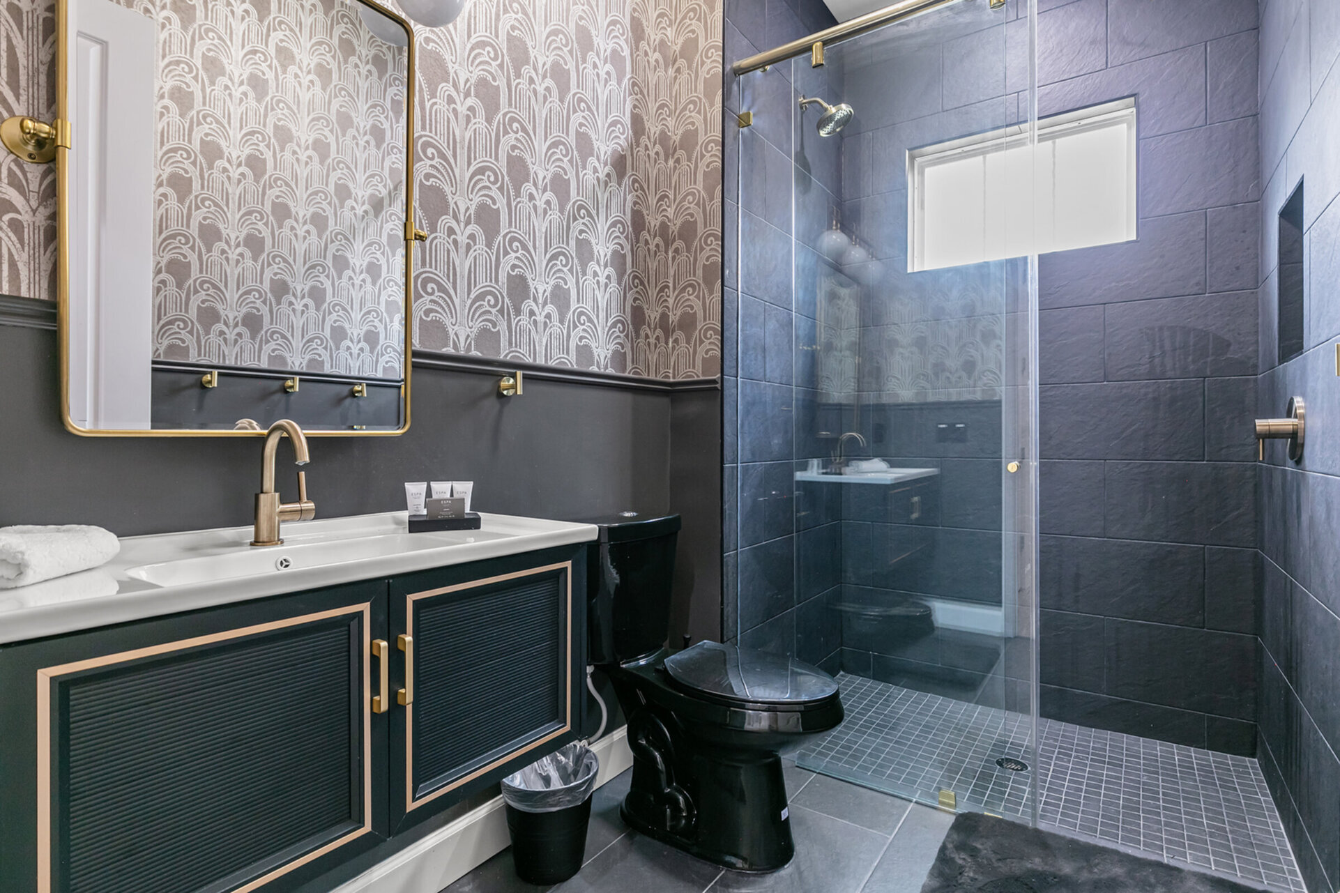 Family bathroom on the first floor.