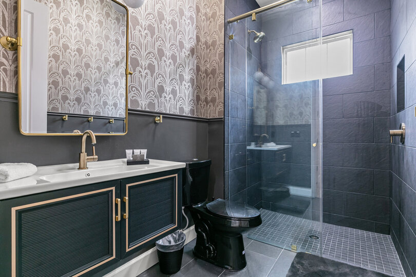 Family bathroom on the first floor.